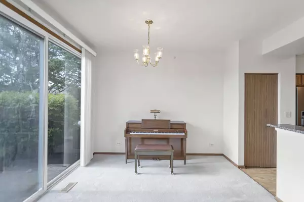 1100 E Cambria LN, Lombard, IL 60148