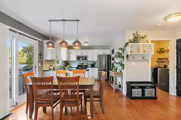 105 Devonshire DR, Dekalb, IL 60115