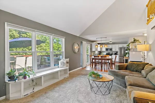 105 Devonshire DR, Dekalb, IL 60115