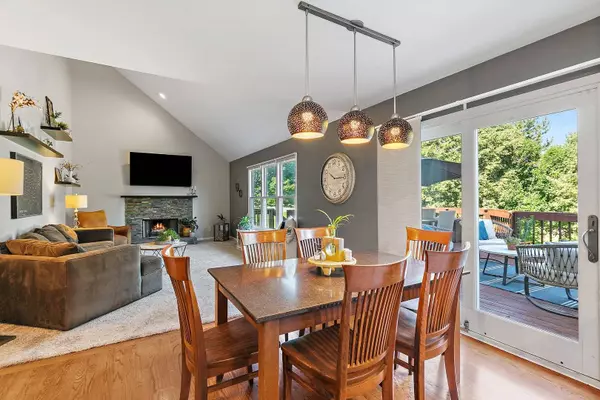 105 Devonshire DR, Dekalb, IL 60115