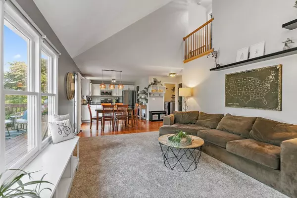 105 Devonshire DR, Dekalb, IL 60115