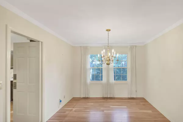 1016 Charleston DR, St. Charles, IL 60174