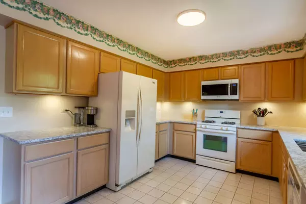 534 Philip DR, Bartlett, IL 60103