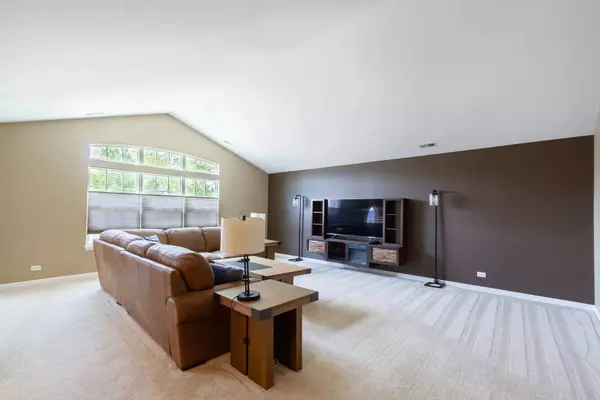 2746 Acorn CT #2746, West Dundee, IL 60118