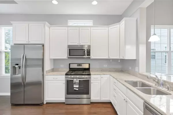 3848 Valhalla DR, Elgin, IL 60124