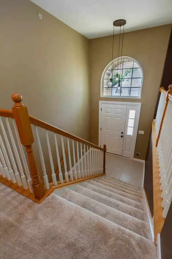 2746 Acorn CT #2746, West Dundee, IL 60118