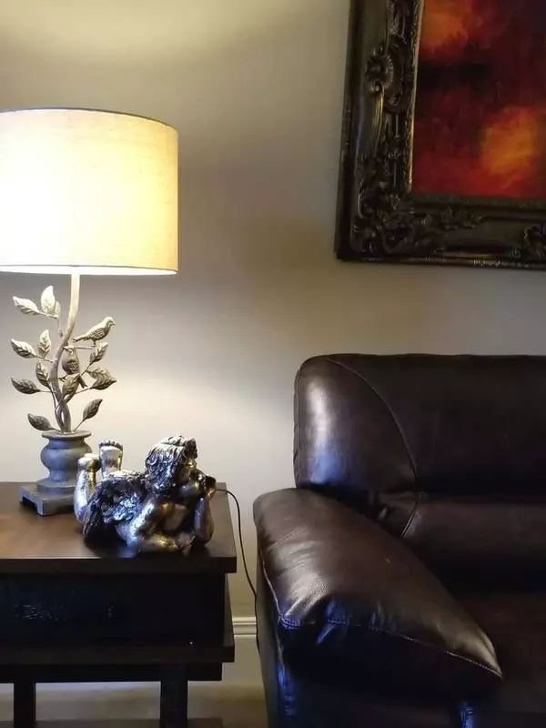 300 S Roselle RD #207, Schaumburg, IL 60193