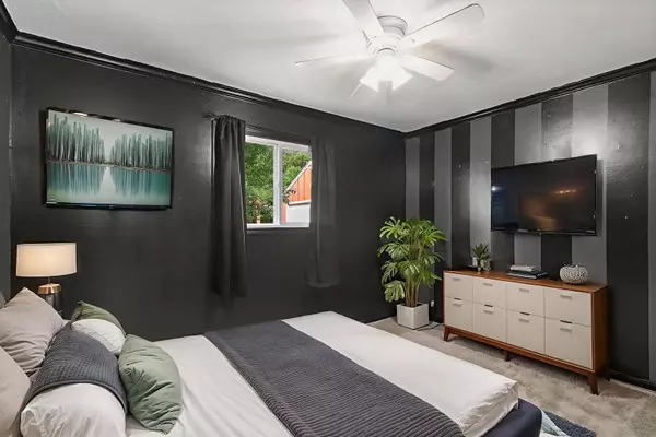 49 WREN RD, Carpentersville, IL 60110