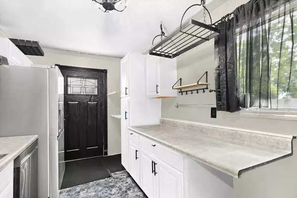 49 WREN RD, Carpentersville, IL 60110