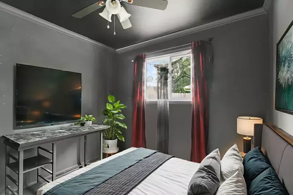 49 WREN RD, Carpentersville, IL 60110