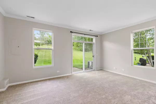 2284 Flagstone LN, Carpentersville, IL 60110