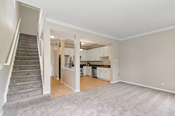 2284 Flagstone LN, Carpentersville, IL 60110