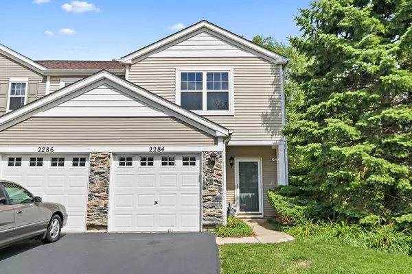 2284 Flagstone LN, Carpentersville, IL 60110