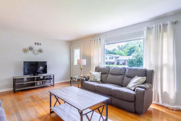 285 Illinois ST, Crystal Lake, IL 60014