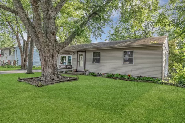 1060 Mark ST, South Elgin, IL 60177