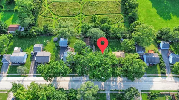 1060 Mark ST, South Elgin, IL 60177