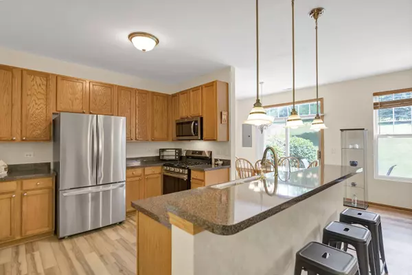 6552 Marble LN, Carpentersville, IL 60110