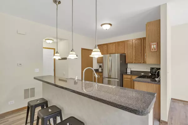 6552 Marble LN, Carpentersville, IL 60110