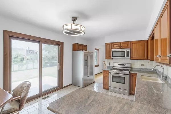 722 Seafarer DR, Schaumburg, IL 60193