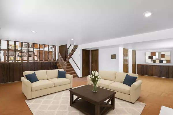 722 Seafarer DR, Schaumburg, IL 60193