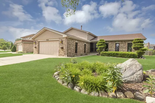 722 Seafarer DR, Schaumburg, IL 60193