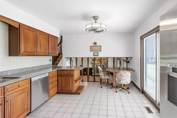 722 Seafarer DR, Schaumburg, IL 60193