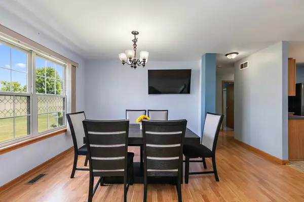 3321 Basswood RD, Dekalb, IL 60115