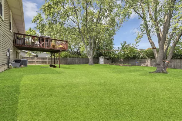 1250 Campbell LN, Hoffman Estates, IL 60169