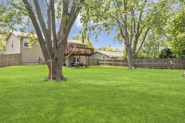 1250 Campbell LN, Hoffman Estates, IL 60169