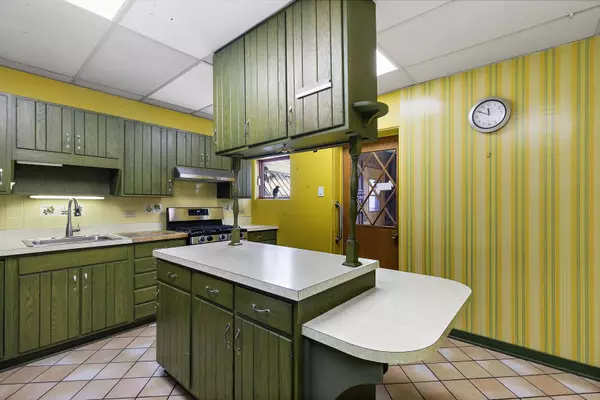 6145 W Grace ST, Chicago, IL 60634