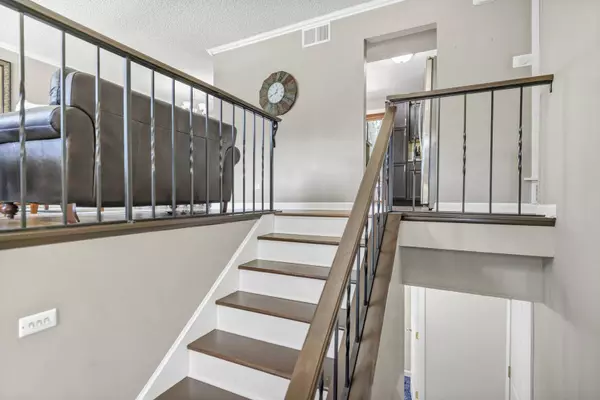 1250 Campbell LN, Hoffman Estates, IL 60169