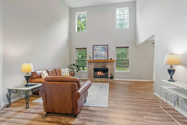 806 VIEWPOINTE DR, St. Charles, IL 60174