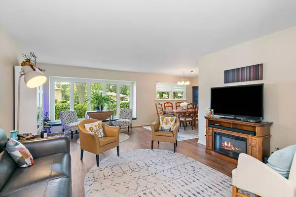 222 Dulles RD, Des Plaines, IL 60016