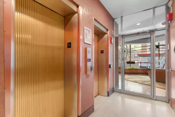 6301 N Sheridan RD #11D, Chicago, IL 60660