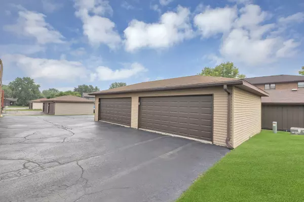 1025 Manchester CT #1025, South Elgin, IL 60177