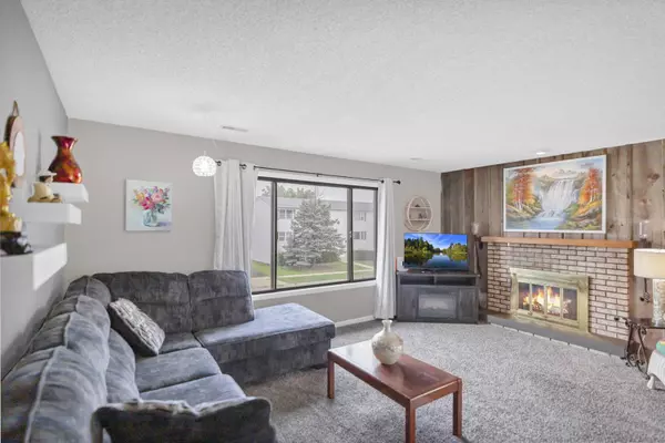 1025 Manchester CT #1025, South Elgin, IL 60177