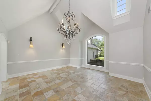 4006 Royal Fox DR, St. Charles, IL 60174