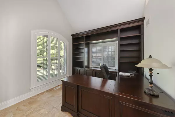 4006 Royal Fox DR, St. Charles, IL 60174