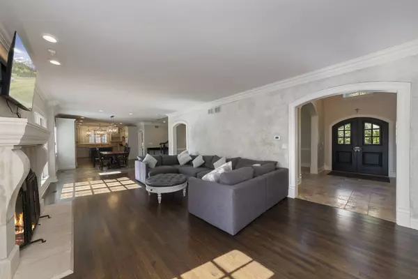 4006 Royal Fox DR, St. Charles, IL 60174