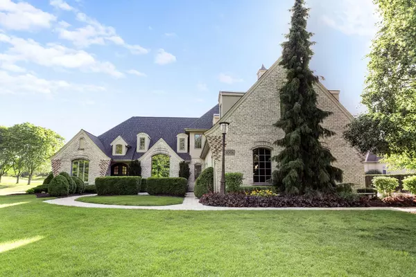 4006 Royal Fox DR, St. Charles, IL 60174