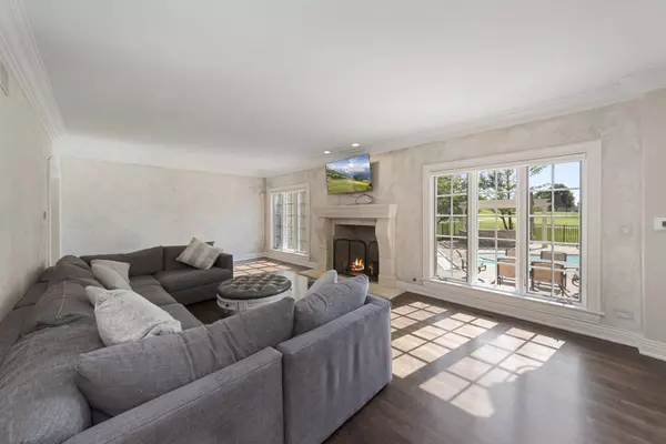 4006 Royal Fox DR, St. Charles, IL 60174