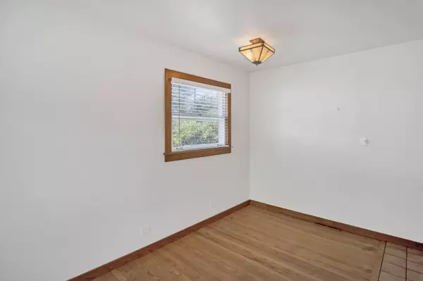 625 N EMERALD AVE, Mundelein, IL 60060