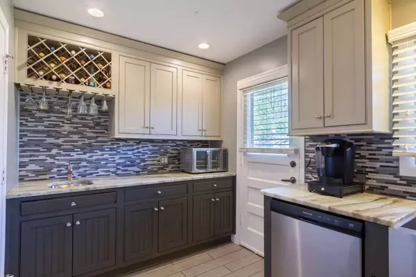 248 Clearmont DR, Elk Grove Village, IL 60007