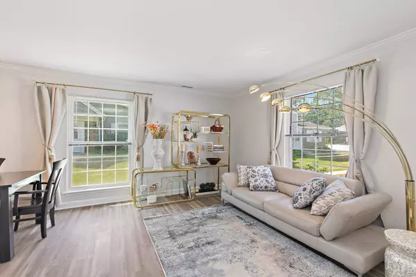 1605 Woodcutter LN #A, Wheaton, IL 60189