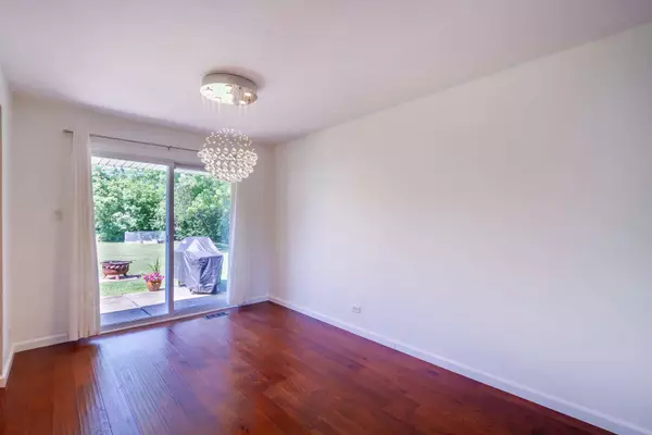 1150 Attleboro CT, Schaumburg, IL 60193