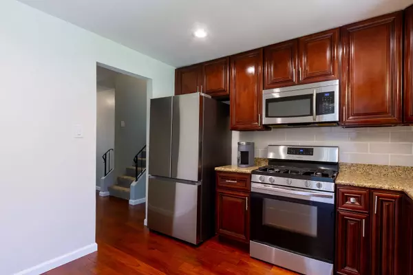 1150 Attleboro CT, Schaumburg, IL 60193