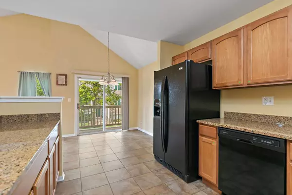 870 Clover LN, Pingree Grove, IL 60140