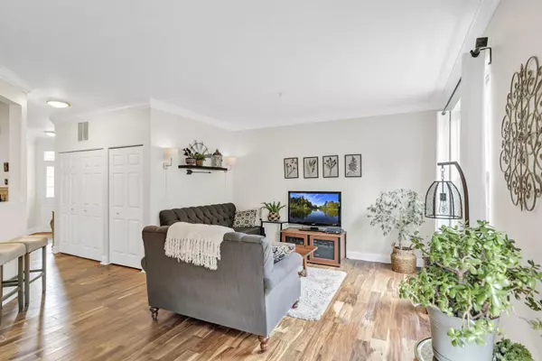 730 Stuarts DR #730, St. Charles, IL 60174