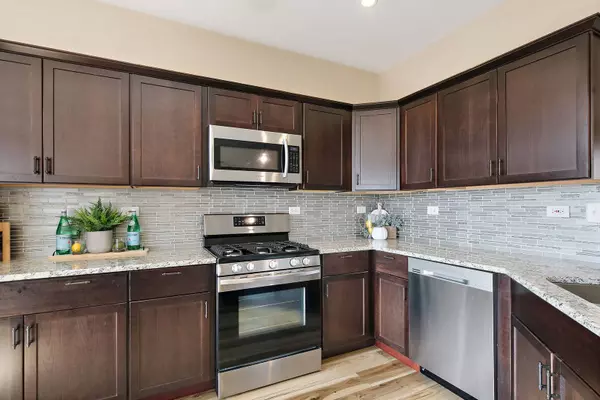 24037 W Pear Tree CIR, Plainfield, IL 60585