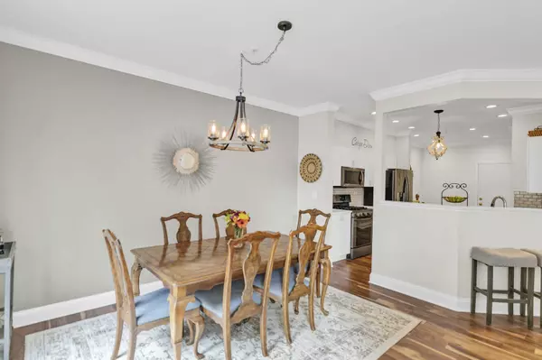 730 Stuarts DR #730, St. Charles, IL 60174